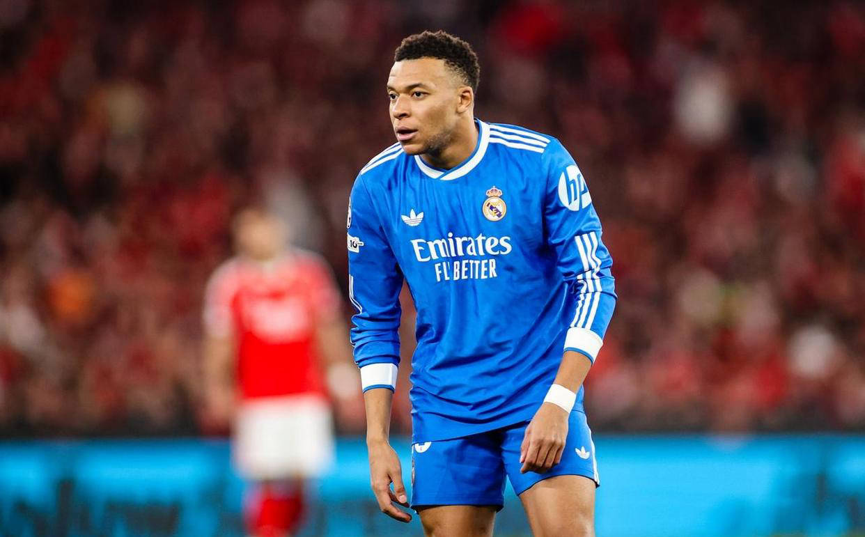 欧冠附加赛首回合，63岁穆帅染红被罚下，维尼修斯世界波助皇马先拔头筹